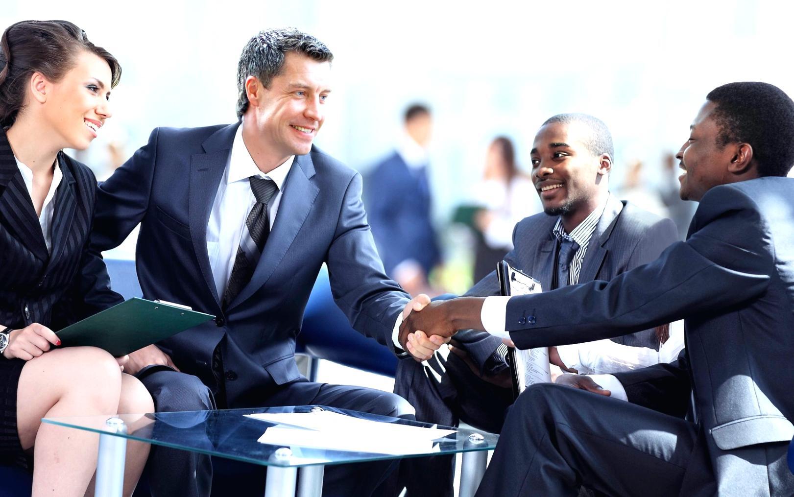 Networking-Event mit Medienprofis und Studierenden bei der Diskussion aktueller Themen